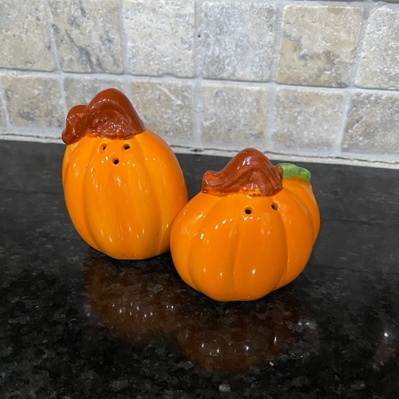 Pumpkin Salt and Pepper Shaker Set - Picture 1 of 3